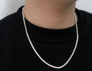 Dây chuyền bạc nam sợi nhỏ được chế tác tinh xảo, mang vẻ đẹp thanh lịch và nhẹ nhàng. Phù hợp đeo hằng ngày hoặc kết hợp với mặt dây để tôn lên phong cách tinh tế, sang trọng. Hôm nay Luna Silver sẽ cho bạn hiểu rõ hơn về dây chuyên bạc nam sợi nhỏ